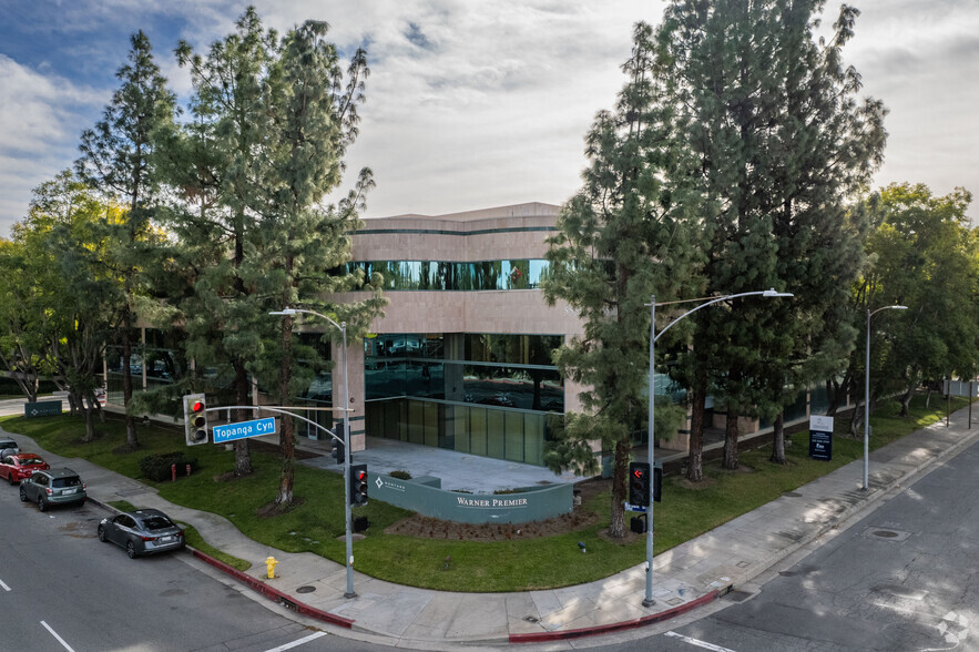 5550 Topanga Canyon Blvd, Woodland Hills, CA en alquiler - Foto del edificio - Imagen 1 de 9