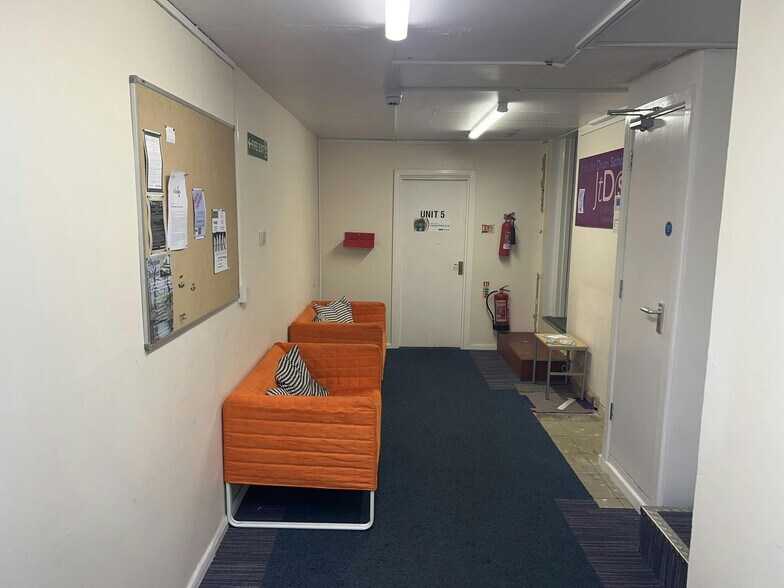 62 Higham Rd, Chesham en venta - Foto del edificio - Imagen 3 de 6