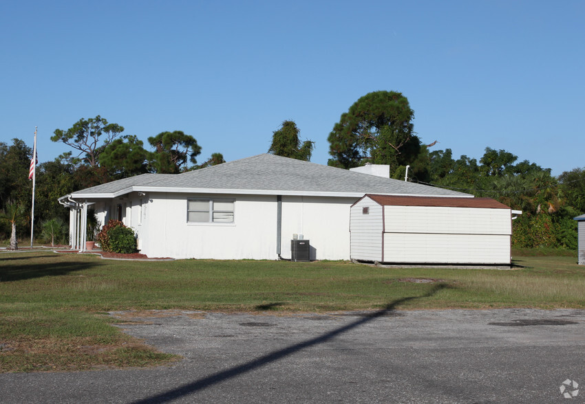 23300 Harper Ave, Port Charlotte, FL en venta - Foto del edificio - Imagen 3 de 5