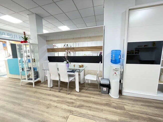 Más detalles de Calle de los Hermanos Pinzón, 4, Zaragoza - Local en venta