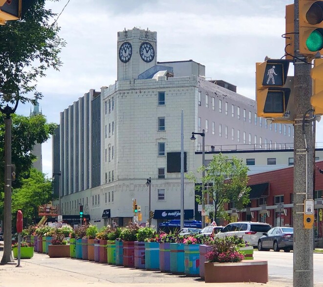 2252-2266 N Prospect Ave, Milwaukee, WI en alquiler - Foto del edificio - Imagen 1 de 8