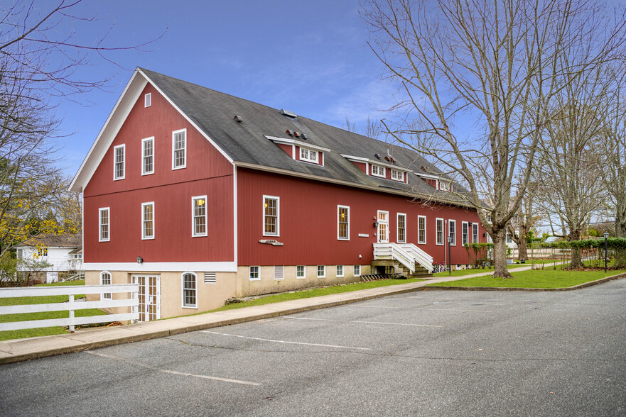 11 Indian Wells Hwy, Amagansett, NY en alquiler - Foto del edificio - Imagen 2 de 30