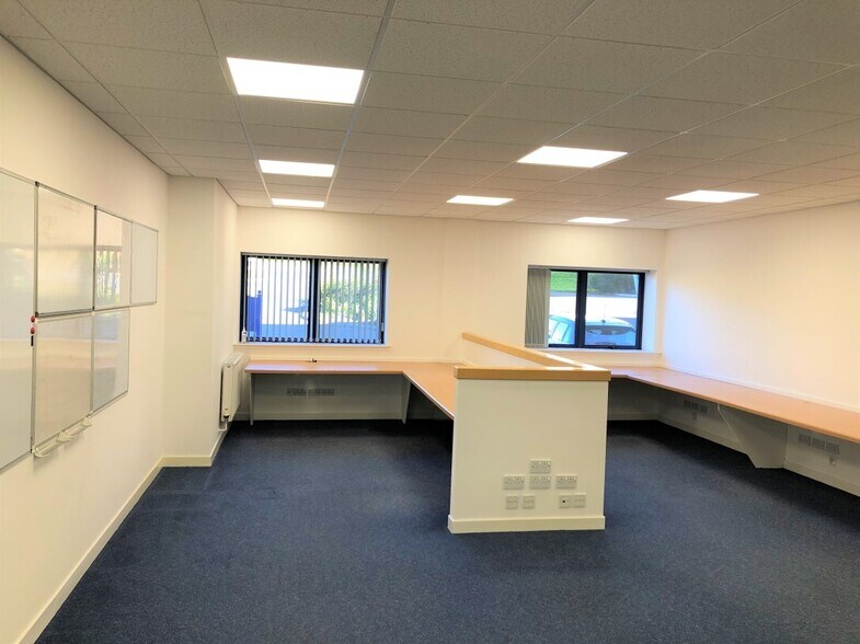 1-4 Pitreavie Ct, Dunfermline en alquiler - Foto del edificio - Imagen 2 de 2