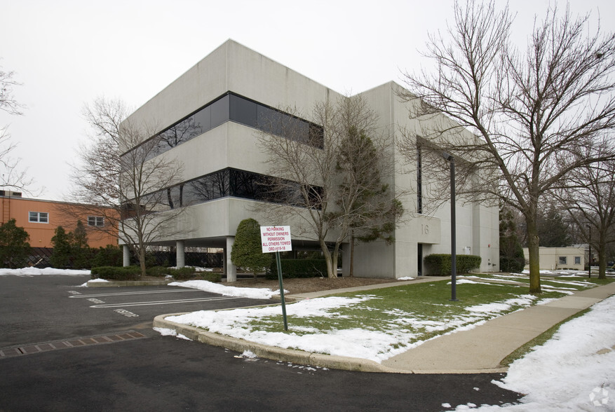 16 Arcadian Way, Paramus, NJ en alquiler - Foto del edificio - Imagen 3 de 12