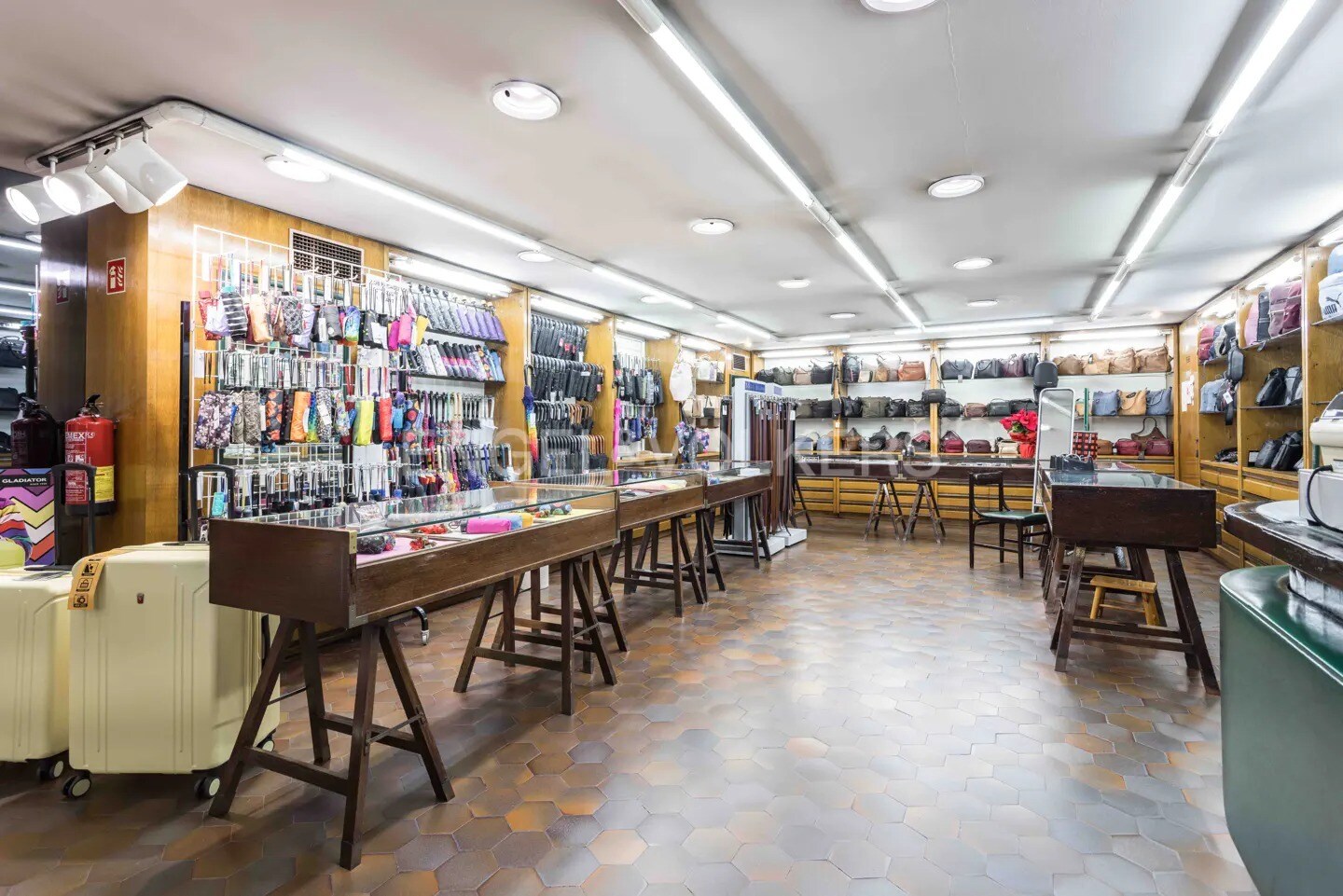 Local en L'Hospitalet de Llobregat, Barcelona en venta Foto del interior- Imagen 1 de 7