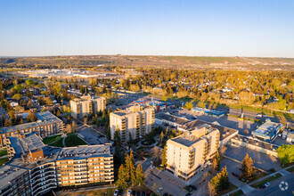 4603 Varsity Dr NW, Calgary, AB - VISTA AÉREA  vista de mapa - Image1