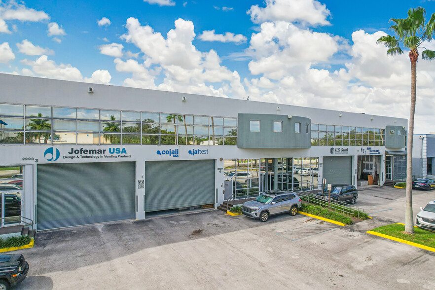 2200 NW 102nd Ave, Miami, FL en alquiler - Foto del edificio - Imagen 2 de 37