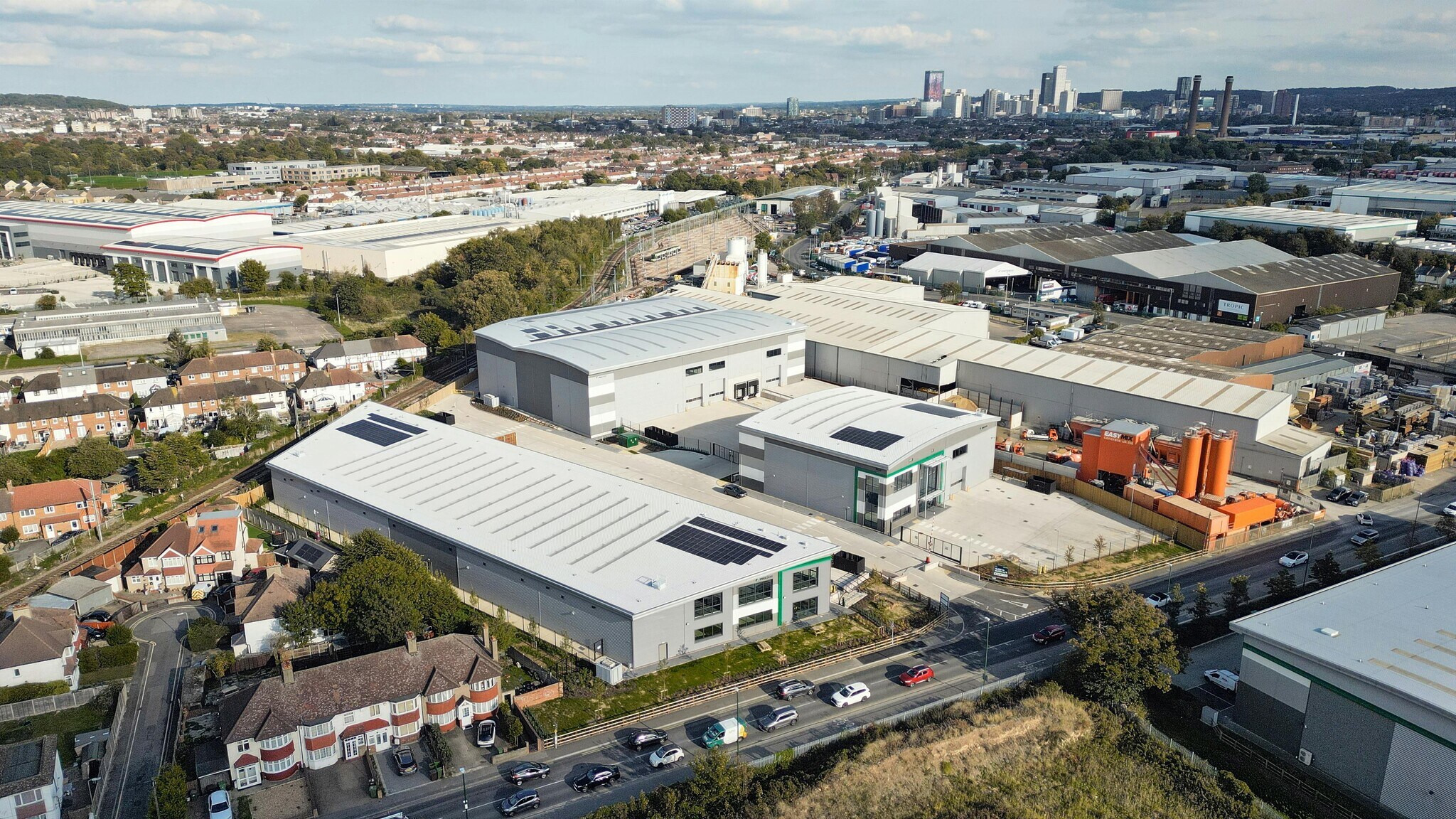 156 Beddington Ln, Croydon en alquiler Foto del edificio- Imagen 1 de 94