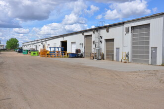 1906 4th St, Leduc County, AB en alquiler Foto del edificio- Imagen 2 de 4