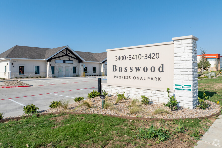 3400-3420 Basswood Blvd, Fort Worth, TX en alquiler - Foto del edificio - Imagen 1 de 18