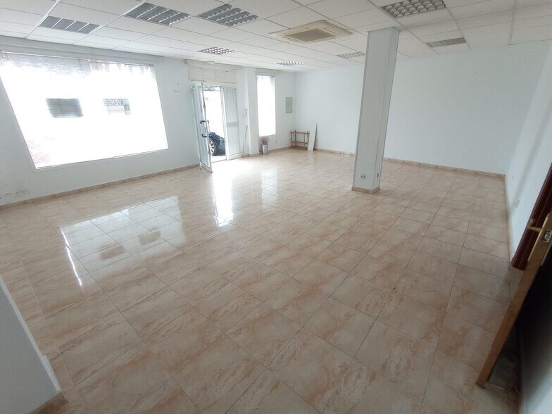 Local en Cáceres, Cáceres en venta - Foto del edificio - Imagen 3 de 6