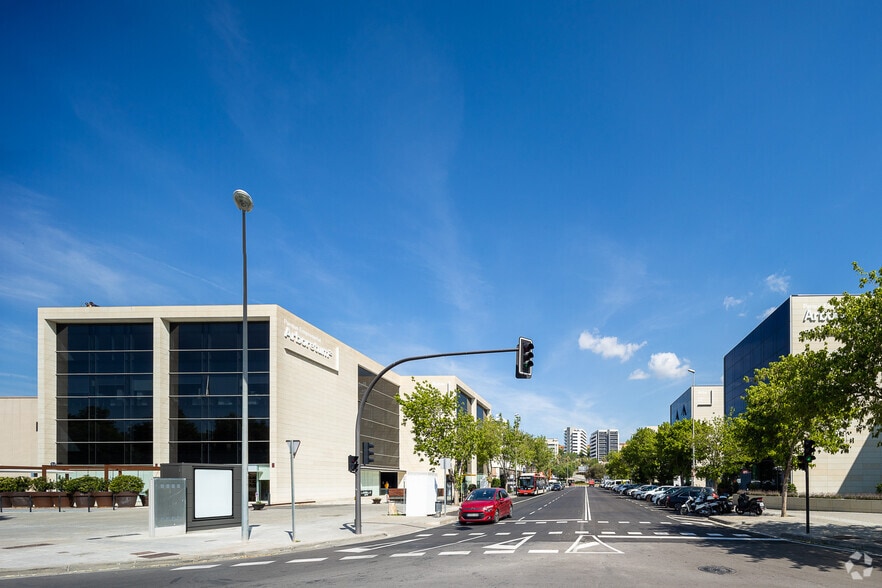 Avinguda de la Fama, 1, Cornellà de Llobregat, Barcelona en alquiler - Foto del edificio - Imagen 3 de 3
