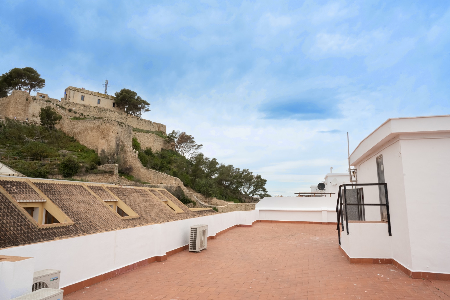 Terreno en Dénia, Alicante en venta Foto del edificio- Imagen 1 de 65
