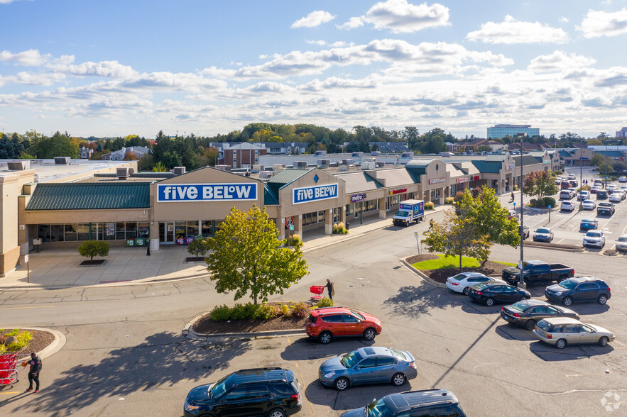 15851-16351 Ford Rd, Dearborn, MI en alquiler - Foto del edificio - Imagen 2 de 10