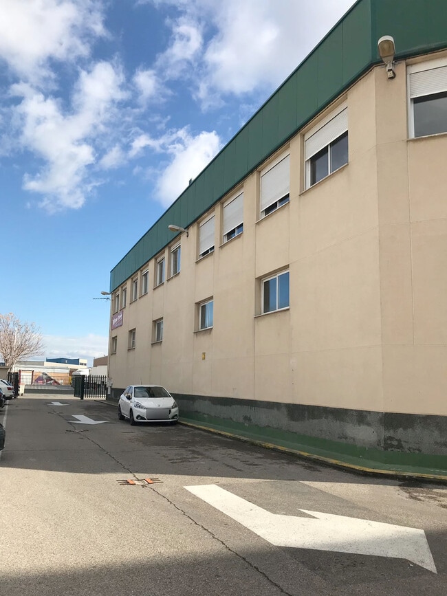 Más detalles de Calle Ciudad de Frías, 11, Madrid - Nave en alquiler