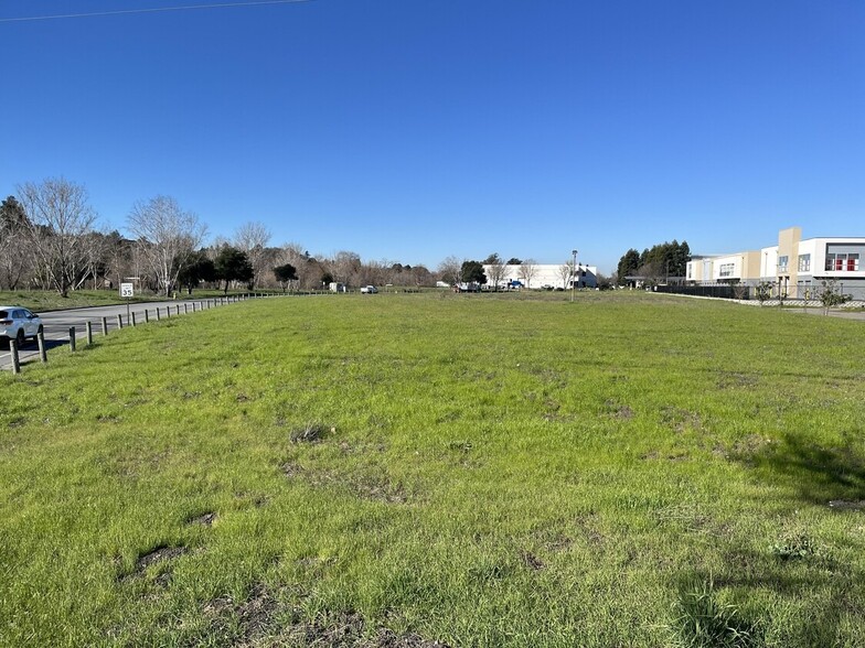 Industrial Ave, Petaluma, CA en venta - Foto del edificio - Imagen 3 de 6