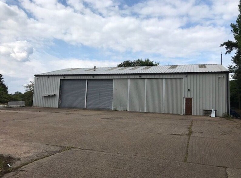 Snitterfield Rd Development Opportunity cartera de 3 inmuebles en venta en LoopNet.es - Foto principal - Imagen 3 de 4