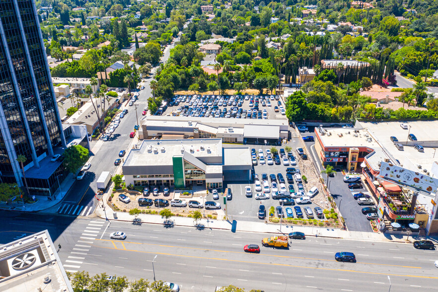 15800 Ventura Blvd, Encino, CA en alquiler - Foto del edificio - Imagen 3 de 3