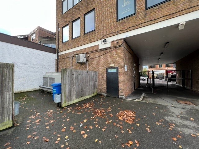 23-27 High St, Cobham en venta - Foto del edificio - Imagen 3 de 5