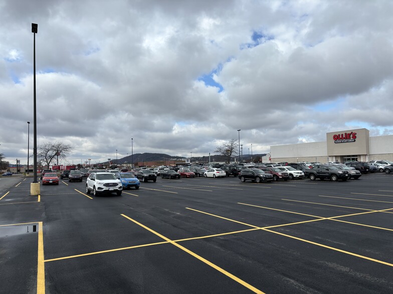 225 Columbia Mall Dr, Bloomsburg, PA en venta - Foto del edificio - Imagen 1 de 3