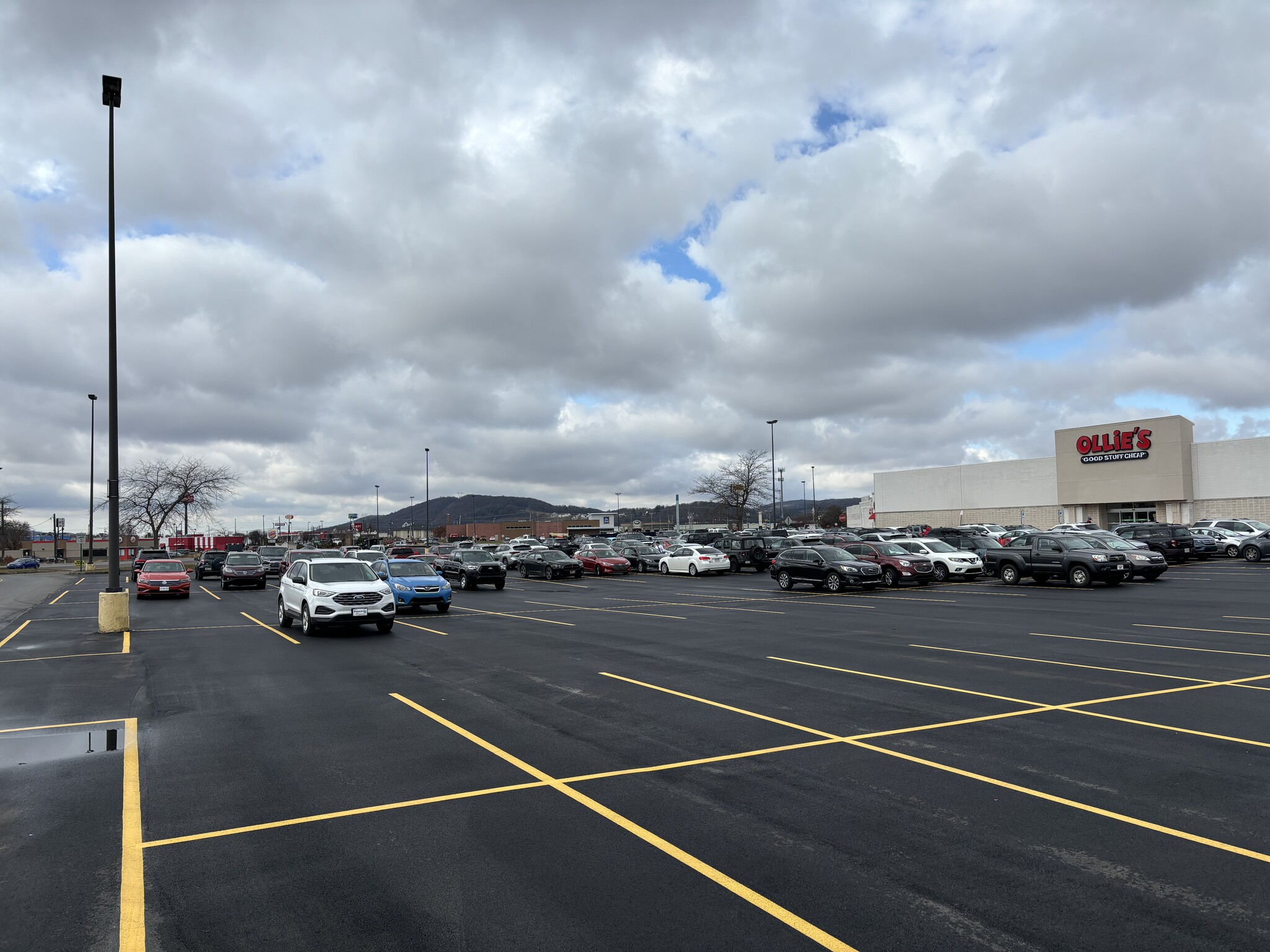 225 Columbia Mall Dr, Bloomsburg, PA en venta Foto del edificio- Imagen 1 de 4