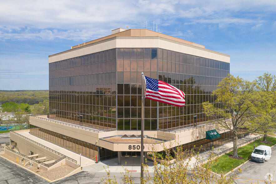 8500 W 110th St, Overland Park, KS en alquiler - Foto del edificio - Imagen 2 de 10