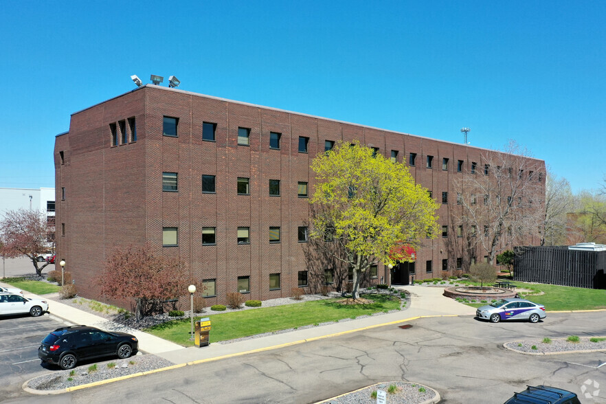 1935 W County Road B2, Roseville, MN en alquiler - Foto del edificio - Imagen 1 de 2