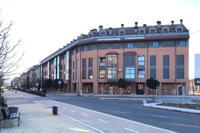 Más detalles de Avenida Principes de Asturias, 20, Alovera - Edificio residencial​ en venta