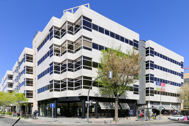 Más detalles de Calle de Julián Camarillo, 29, Madrid - Oficina en alquiler