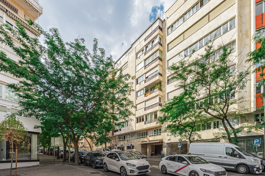 Calle del Segre, 27, Madrid, Madrid en alquiler - Foto del edificio - Imagen 2 de 3
