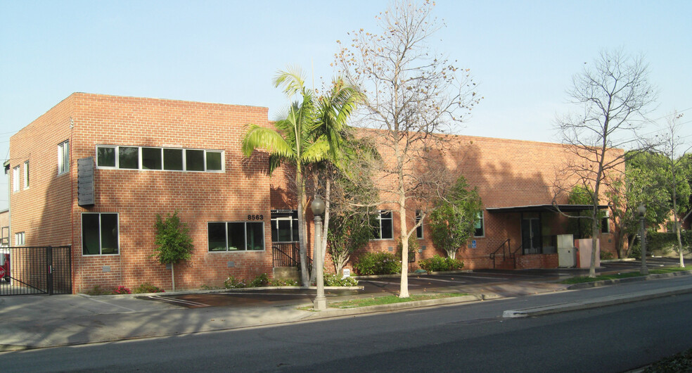 8563-8581 Higuera St, Culver City, CA en alquiler - Foto del edificio - Imagen 1 de 16