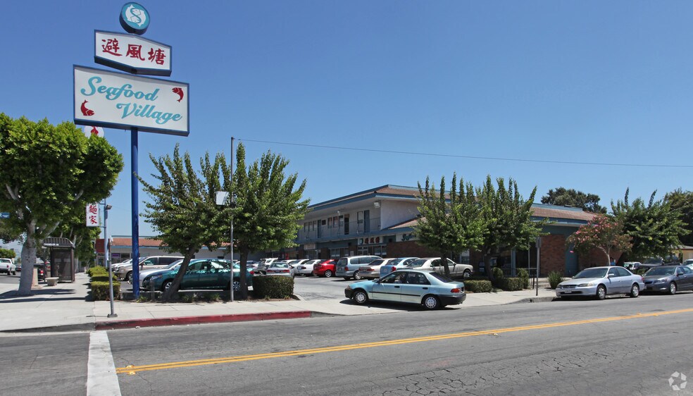 634-694 W Garvey Ave, Monterey Park, CA en alquiler - Foto del edificio - Imagen 2 de 2