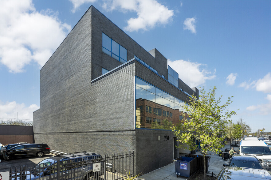 730 64th St, Brooklyn, NY en alquiler - Foto del edificio - Imagen 2 de 20