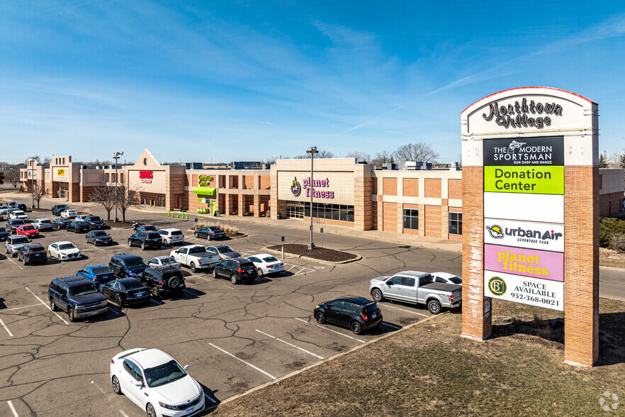 40-60 NW Coon Rapids Blvd, Minneapolis, MN en alquiler - Foto del edificio - Imagen 2 de 6