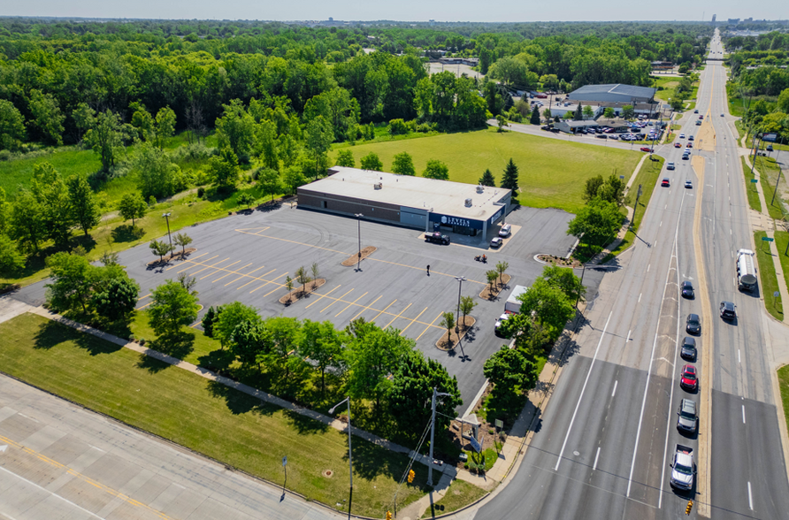 2060 Dixie Hwy, Waterford, MI en alquiler - Foto del edificio - Imagen 1 de 13