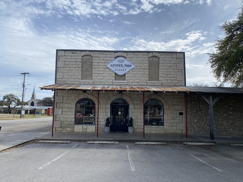 301 W Mercer St, Dripping Springs, TX en venta - Foto del edificio - Imagen 2 de 25