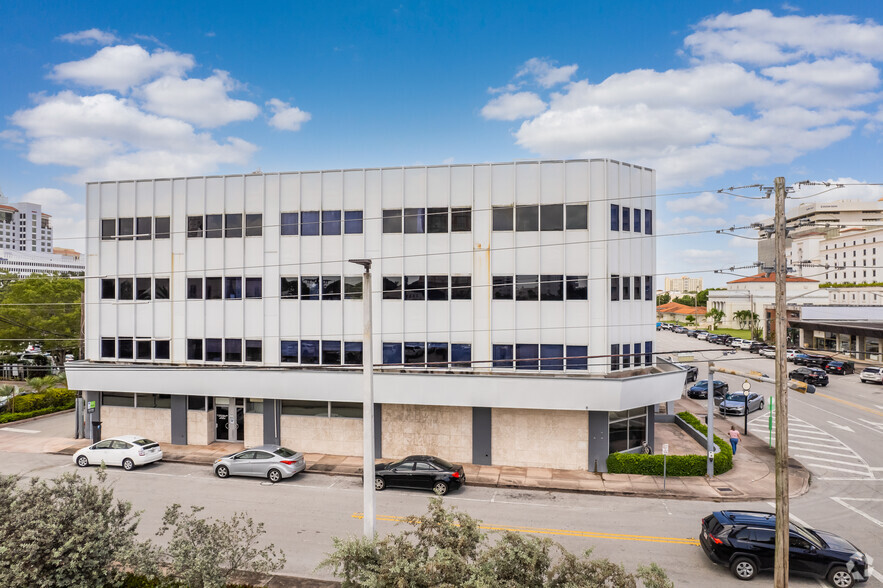 475 Biltmore Way, Coral Gables, FL en alquiler - Foto del edificio - Imagen 2 de 7