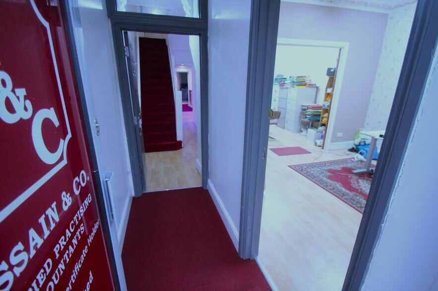 329 High Street North, London en venta - Foto del edificio - Imagen 2 de 25