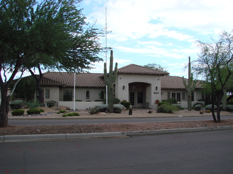 16927 E Saguaro Blvd, Fountain Hills, AZ en alquiler - Foto principal - Imagen 1 de 21