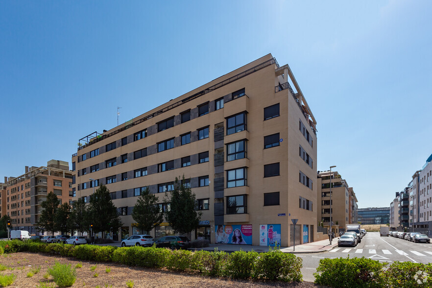 Sierra de Atapuerca, 2, Madrid, Madrid en venta - Foto del edificio - Imagen 3 de 23