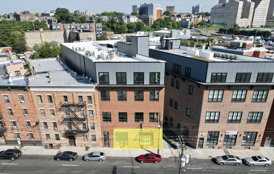 660 Grand St, Jersey City, NJ en alquiler - Foto del edificio - Imagen 3 de 12