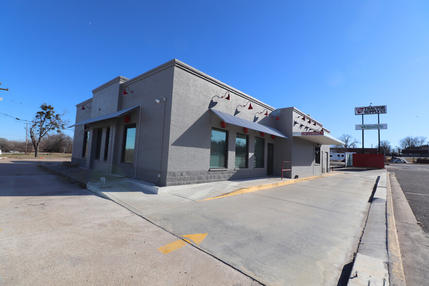 710 N Main St, Bristow, OK en venta - Foto del edificio - Imagen 2 de 13