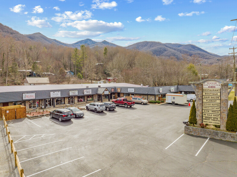 2487 Soco Rd, Maggie Valley, NC en alquiler - Foto del edificio - Imagen 1 de 4