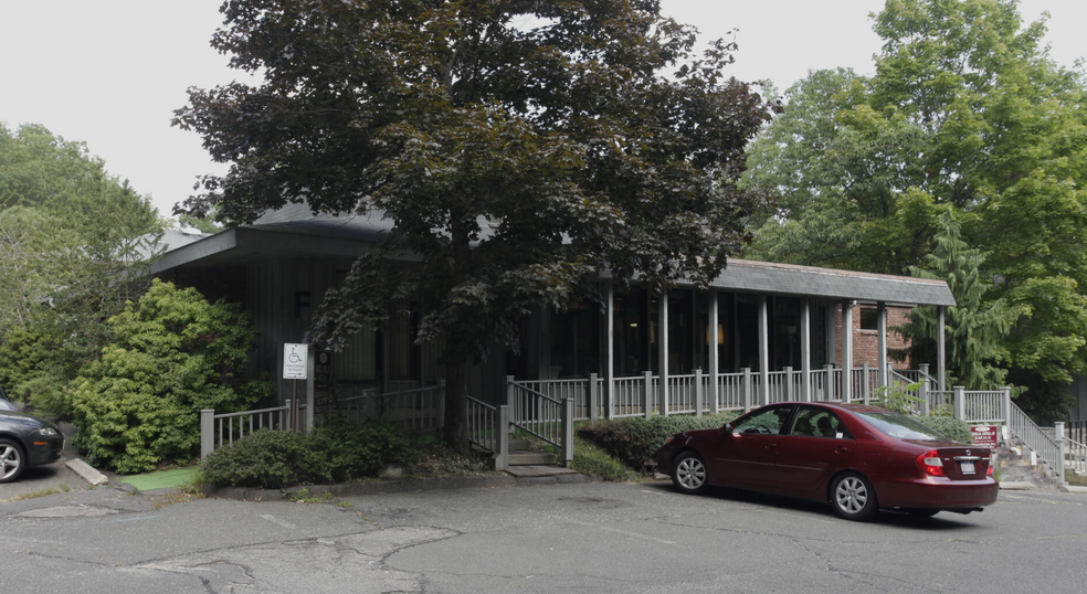 640 Belle Terre Rd, Port Jefferson, NY en alquiler - Foto del edificio - Imagen 2 de 9