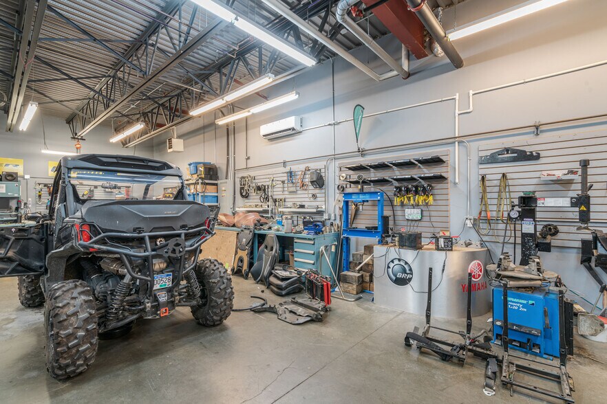 1030 Oyster Drive Dr, Ladysmith, BC en venta - Foto del edificio - Imagen 3 de 10