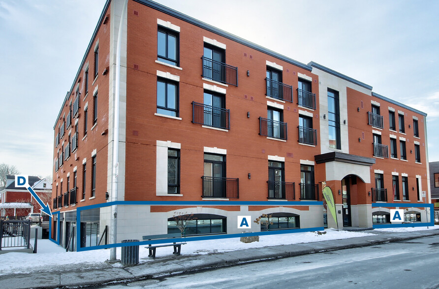 450-460 Rue Saint-Charles O, Longueuil, QC en alquiler - Foto del edificio - Imagen 1 de 6