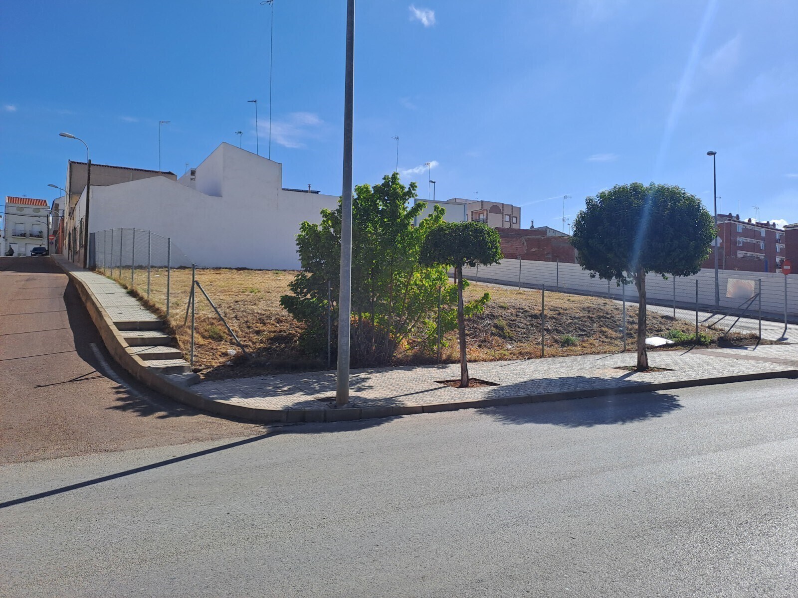 Calle Julián Campomanes, Almendralejo, Badajoz en venta Foto del edificio- Imagen 1 de 12