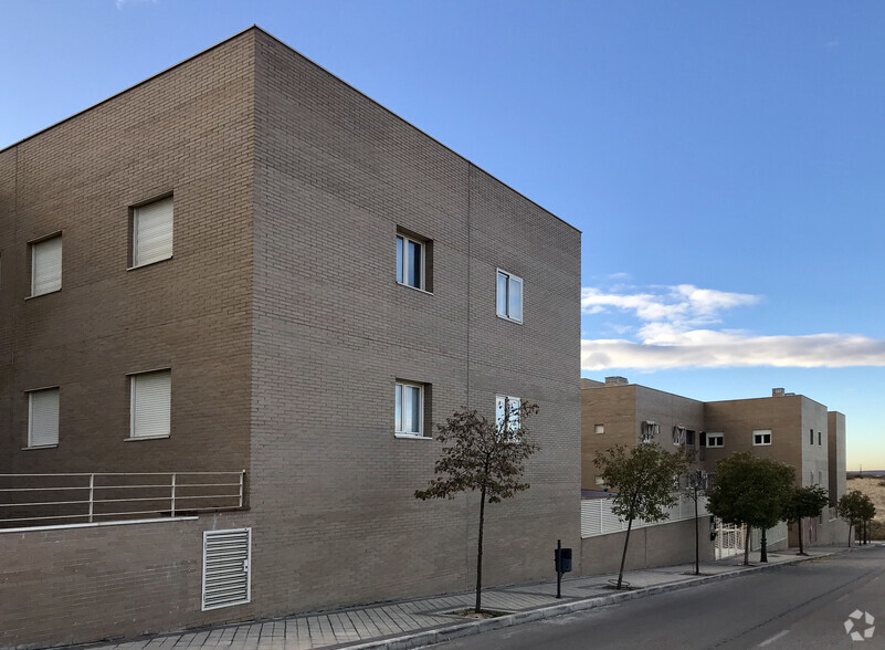 Calle Luis Buñuel, 4, Daganzo de Arriba, Madrid en venta - Foto del edificio - Imagen 2 de 2