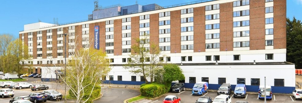 Povey Cross Rd, Horley en venta - Foto del edificio - Imagen 2 de 8