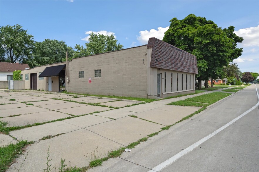 16811 Stephens, Eastpointe, MI en alquiler - Foto del edificio - Imagen 2 de 27